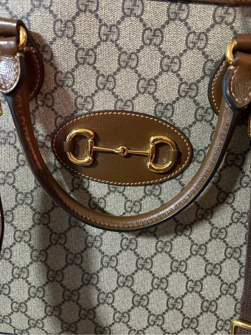 Gucci signature gg